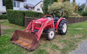 Malotraktor Yanmar s čelním nakladačem