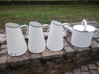 Zahradní smaltovaná konev