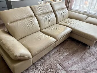 Kožená sedačka s elektrickým výsuvem