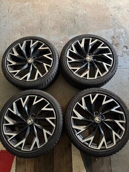 ORIGINÁL ZIMNÍ SADA ŠKODA SUPERB 3, 4 235/40 r19 DOT 2024