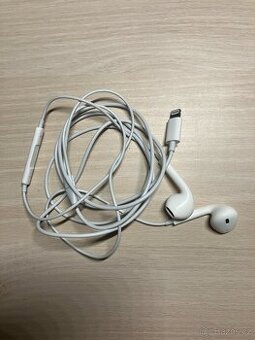 Apple sluchátka, konektor Lightning