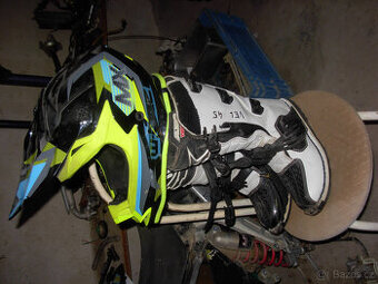 Boty na kros 45 +přilba