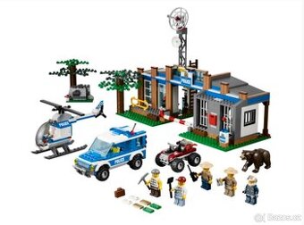 LEGO City 4440 - Policejní stanice v lese