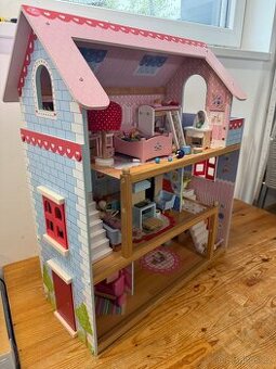 Dřevěný domeček pro panenky s vybavením