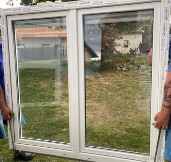 Použíté plastové okno s žaluziemi 160x148cm