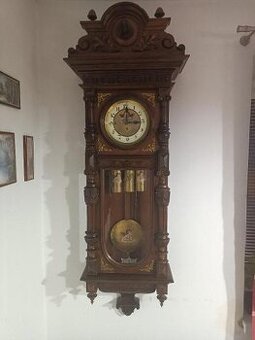 Hodiny tři závaží