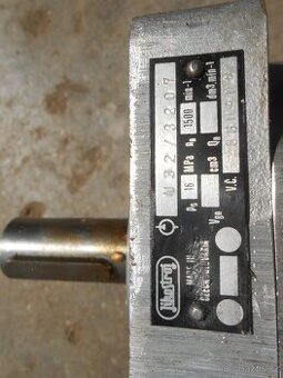 hydraulicke cerpadlo 32 litru prave dvojite nove