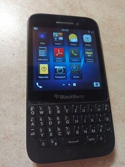 mobilní telefon Blackberry Q5