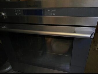 Vestavná trouba Electrolux