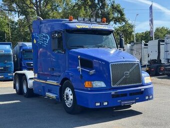 Volvo VNL 6x4 traktor