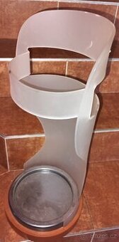 Stojan asi na deštníky ? výška cca 60 cm