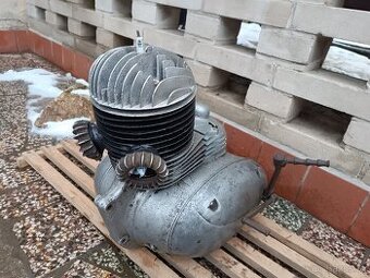 Jawa 250 pérák - kompletní motor, typ komunista