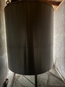 Nerezové dvouplášťové tanky na mléko