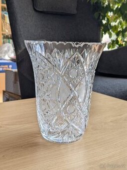 Broušená skleněná váza + popelník