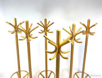 Zánovní věšáky TON - k dispozici je 6 kusů