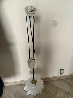 Starý stahovací lustr