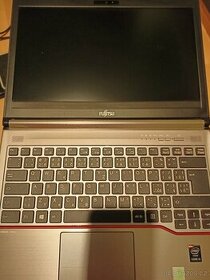 Fujitsu Lifebook E734 - 1