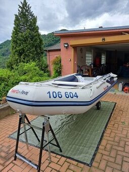 Motorový člun Honda 320 cm, 15 HP
