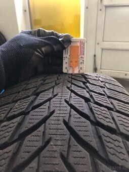 Zánovní zimní pneu 205/55 R17