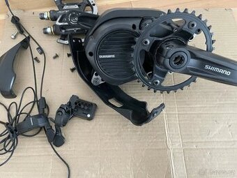 motor Shimano E8000, kabeláž, display, batéria, chip...