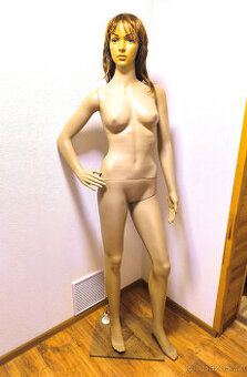 FIGURÍNA DÁMSKÁ - 1