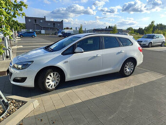 ASTRA SPORTS TOURER 1.6 Benzín - První majitel