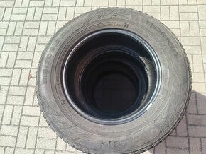 Pneu 215/70R16 - 1