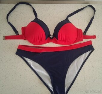 Dvoudílné plavky. Bikiny. 40/42