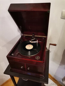 SALONNÍ GRAMOFON NA KLIKU..