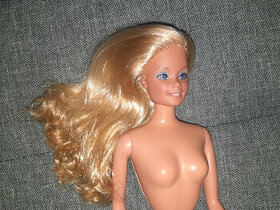 Barbie balerínka s bielymi nohami