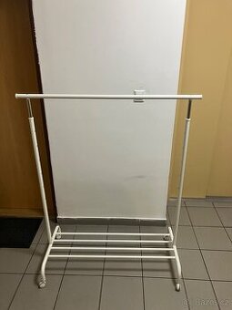 Šatní stojan / stojanový věšák IKEA Rigga