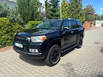 Toyota 4 Runner bez koroze, 7 míst, odpis DPH