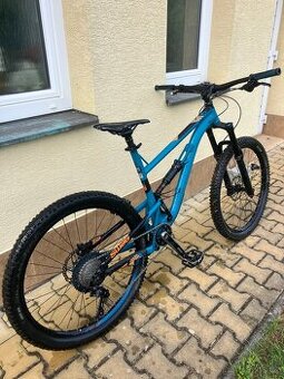 Celoodpružený enduro bike Kellys
