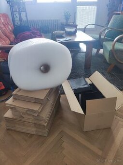 Přebytečný obalový materiál viz popisek