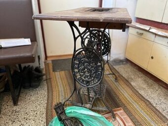 Prodám historický šicí stroj SINGER