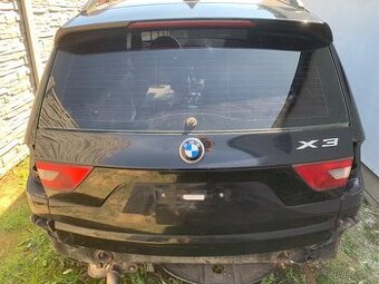 BMW X3 E83 rok 2005 - páté dveře, kufr