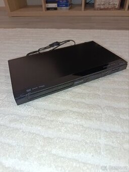 Starý CD/DVD přehrávač Panasonic