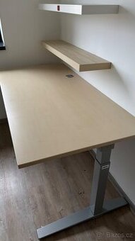 Kancelářský stůl