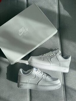 Nike air force 1 “07 low white