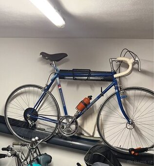 Silniční kolo Favorit