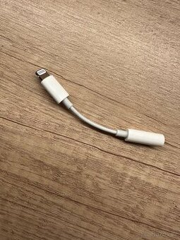 Apple Lightning to 3.5 mm Headphone Jack Adapter