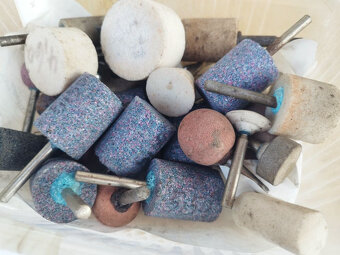 Brusné kotouče Ø stopky 6mm - 30 ks