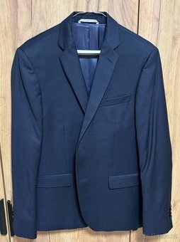 Panský oblek Luggi. 100% vlna. Slim fit.