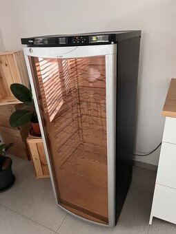 Lednice na vino / napoje Haier