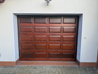 Dřevěná garážová vrata