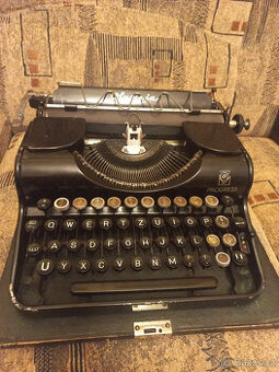 Starožitný psací stroj Olympia Progress s kufříkem