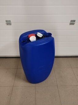 Plastový sud 60 l na kapalné látky - 2 zátky