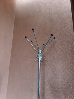 Krásný retro věšák stojanový výška cca 180cm