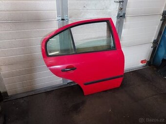 pravé zadní dveře Octavia 1 sedan