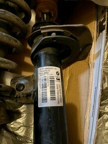 TLUMIČE S PRUŽINAMI A ULOŽENIAMI BMW F20 M140ix